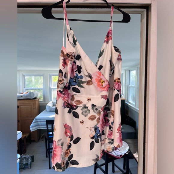 Venus size 1X white floral cross front spaghetti strap flowy tank - Picture 2 of 5